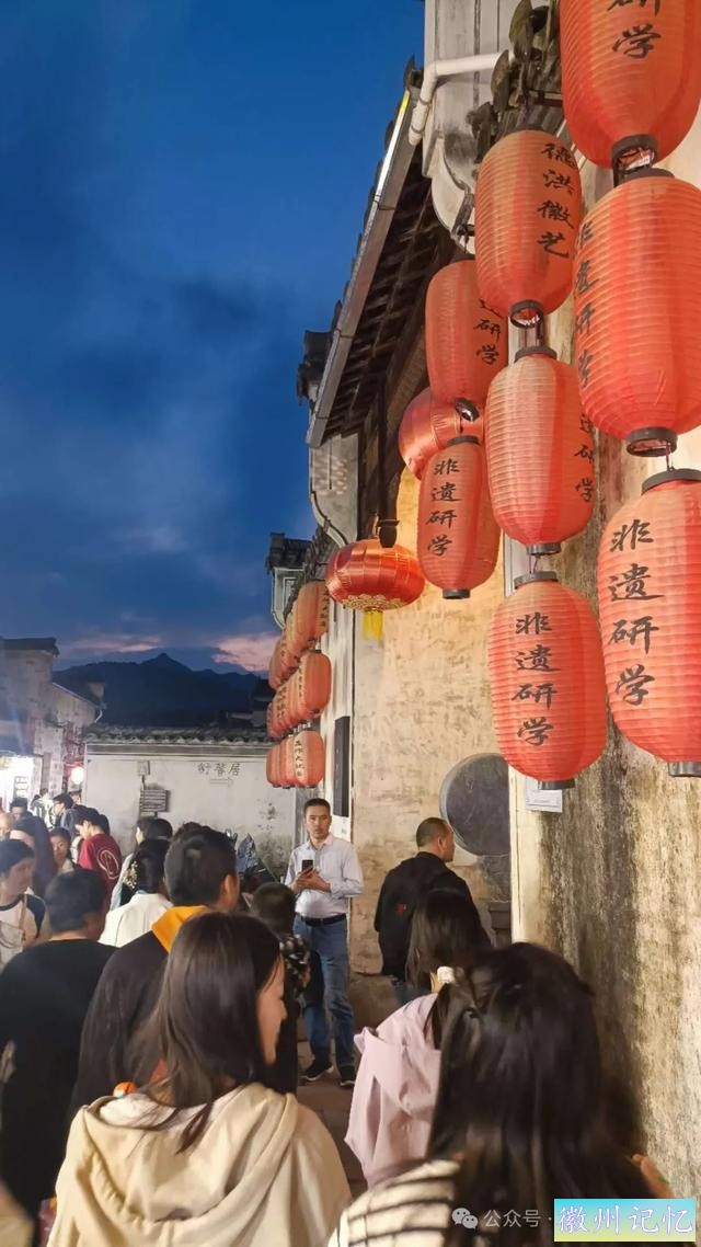 带着女儿攀爬1564个台阶，到达海拔1860米的光明顶-3.jpg