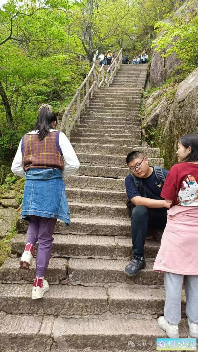 带着女儿攀爬1564个台阶，到达海拔1860米的光明顶-5.jpg