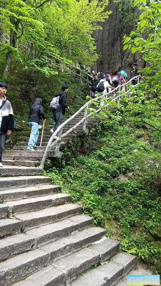 带着女儿攀爬1564个台阶，到达海拔1860米的光明顶-6.jpg