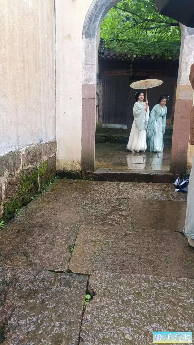 带着女儿攀爬1564个台阶，到达海拔1860米的光明顶-11.jpg