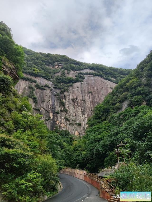 徒步太白山（一）莲花峰瀑布、三国古栈道、世外桃源、上板寺-32.jpg
