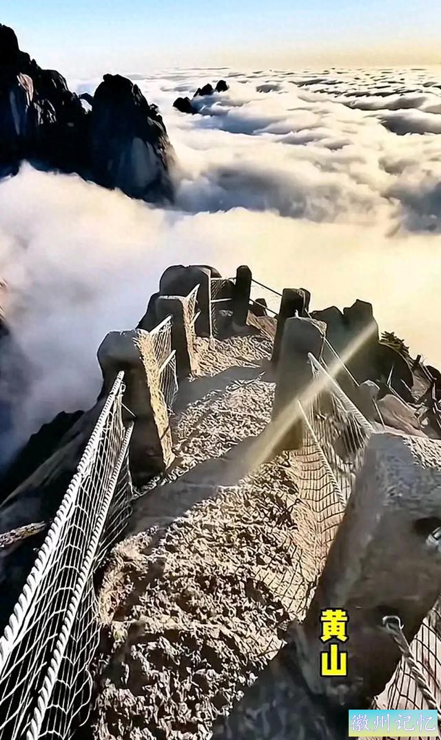 天都峰：黄山之巅的险峻传奇-1.jpg