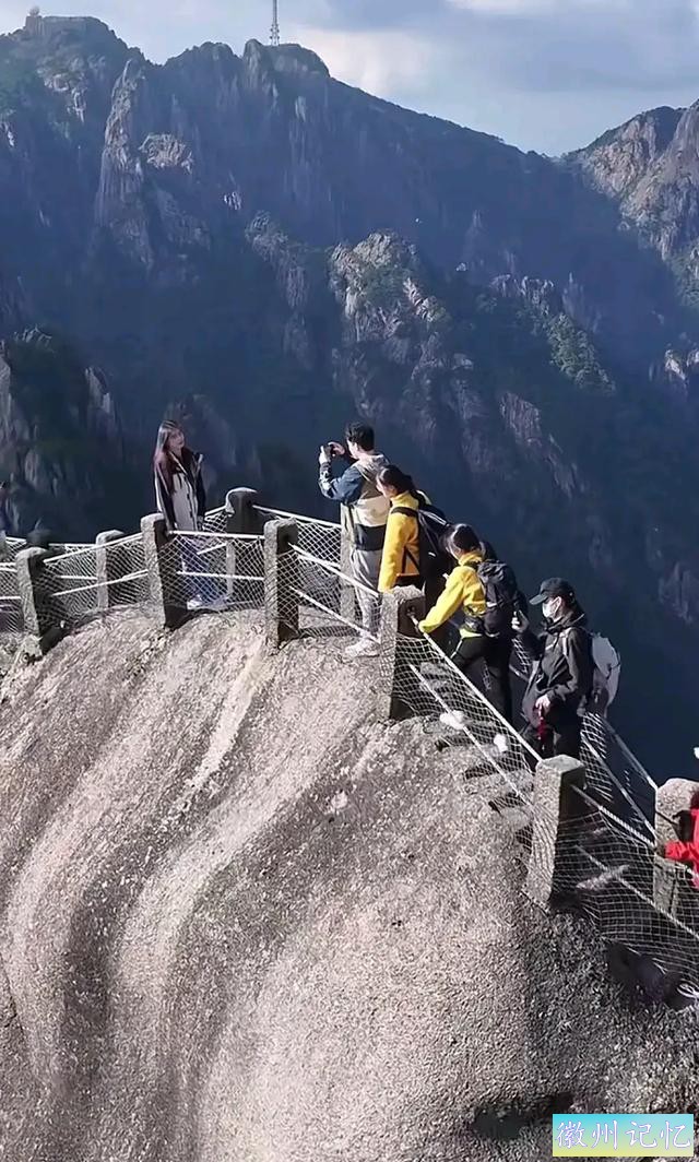 天都峰：黄山之巅的险峻传奇-4.jpg