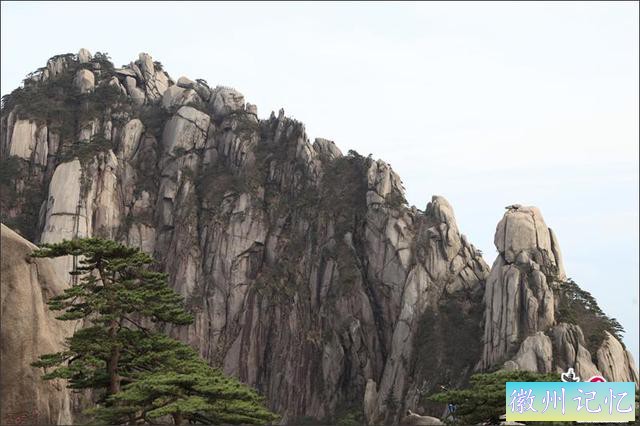 黄山天都峰目前已恢复开放 1日接待游客近千人-2.jpg