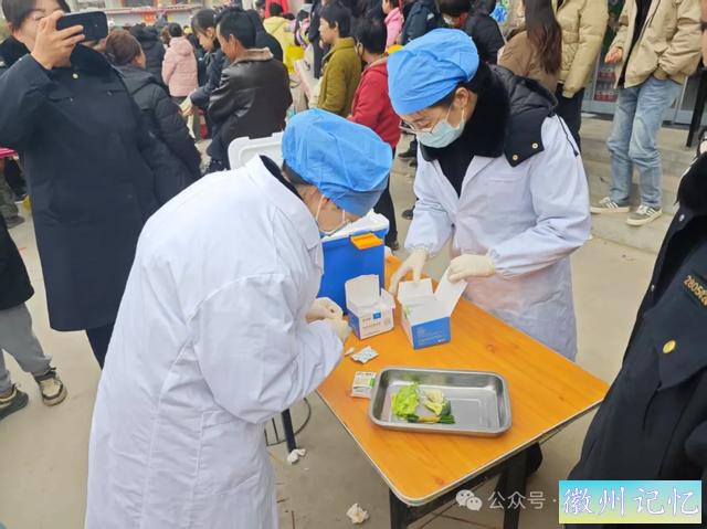 年味正浓保安全 市场监管不打烊 ——麦积区市场监管局保障街亭上九庙会-2.jpg