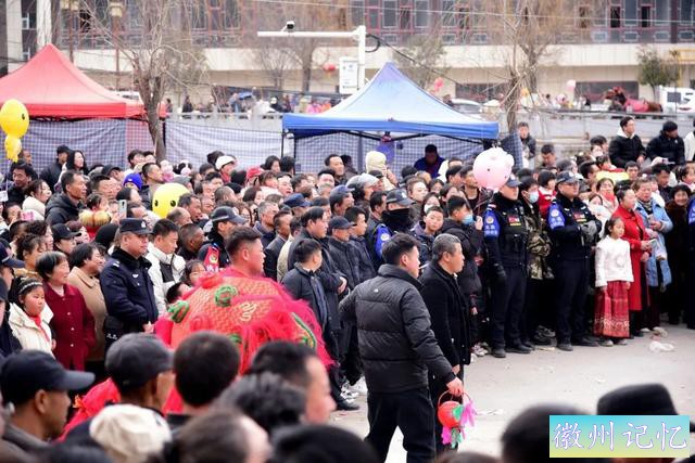 麦积公安圆满完成2025年麦积镇崇福寺上九庙会安全保卫工作-5.jpg