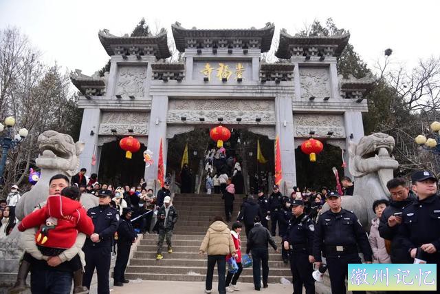 麦积公安圆满完成2025年麦积镇崇福寺上九庙会安全保卫工作-4.jpg