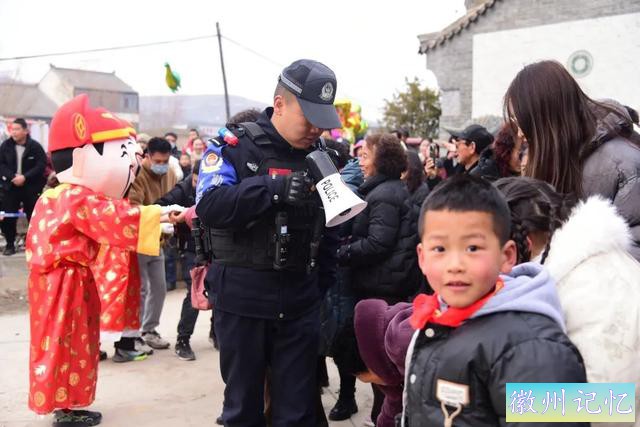 麦积公安圆满完成2025年麦积镇崇福寺上九庙会安全保卫工作-10.jpg