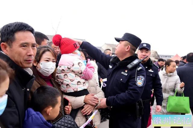 麦积公安圆满完成2025年麦积镇崇福寺上九庙会安全保卫工作-7.jpg