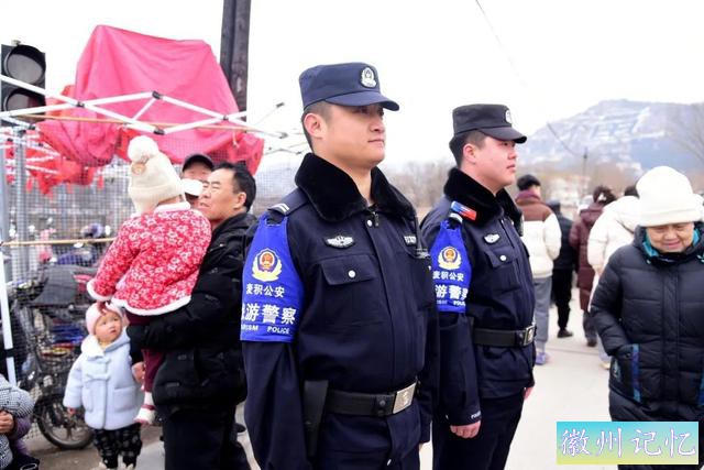 麦积公安圆满完成2025年麦积镇崇福寺上九庙会安全保卫工作-8.jpg