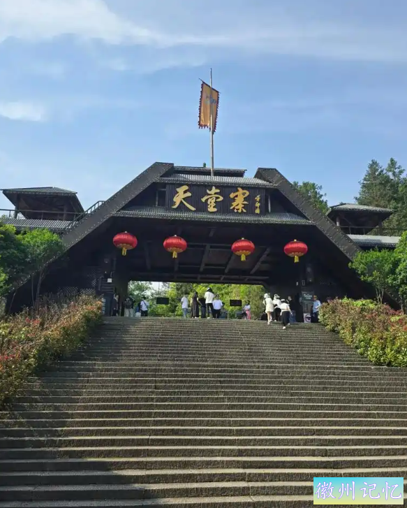 安徽境内的十大高峰，莲花峰居首，五座山峰高度超过1700米-5.jpg